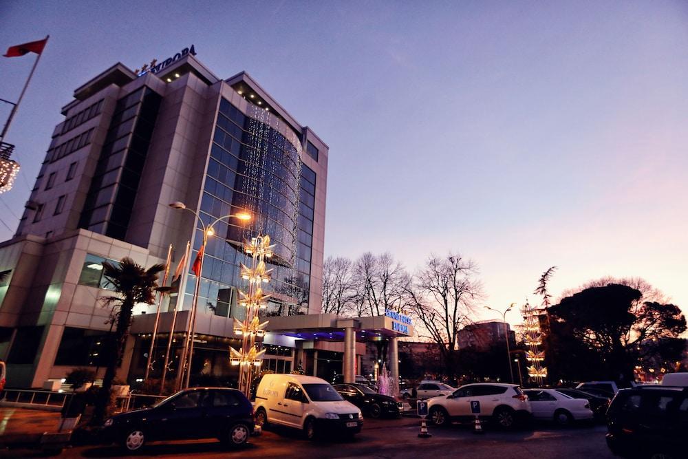 Grand Hotel Europa Shkodër Exteriör bild
