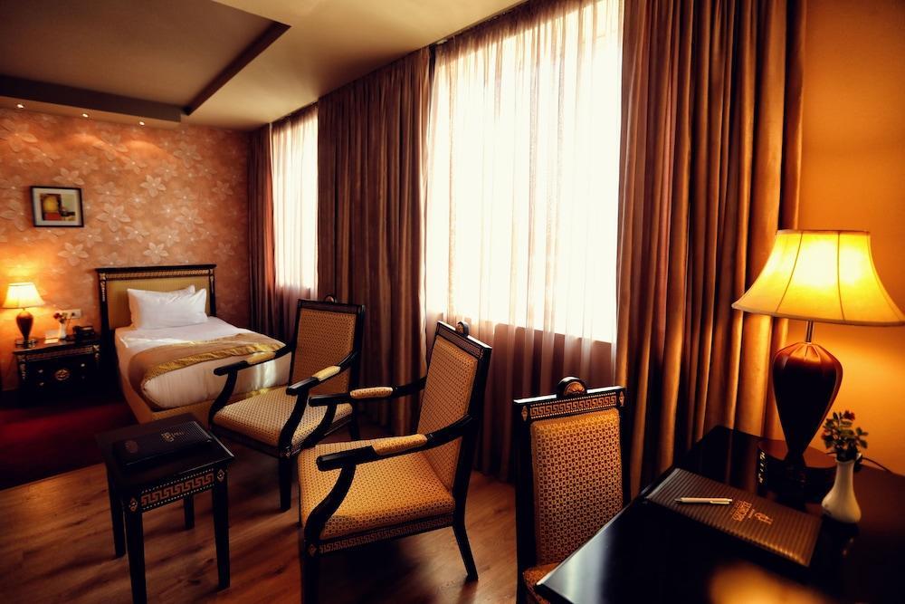 Grand Hotel Europa Shkodër Exteriör bild