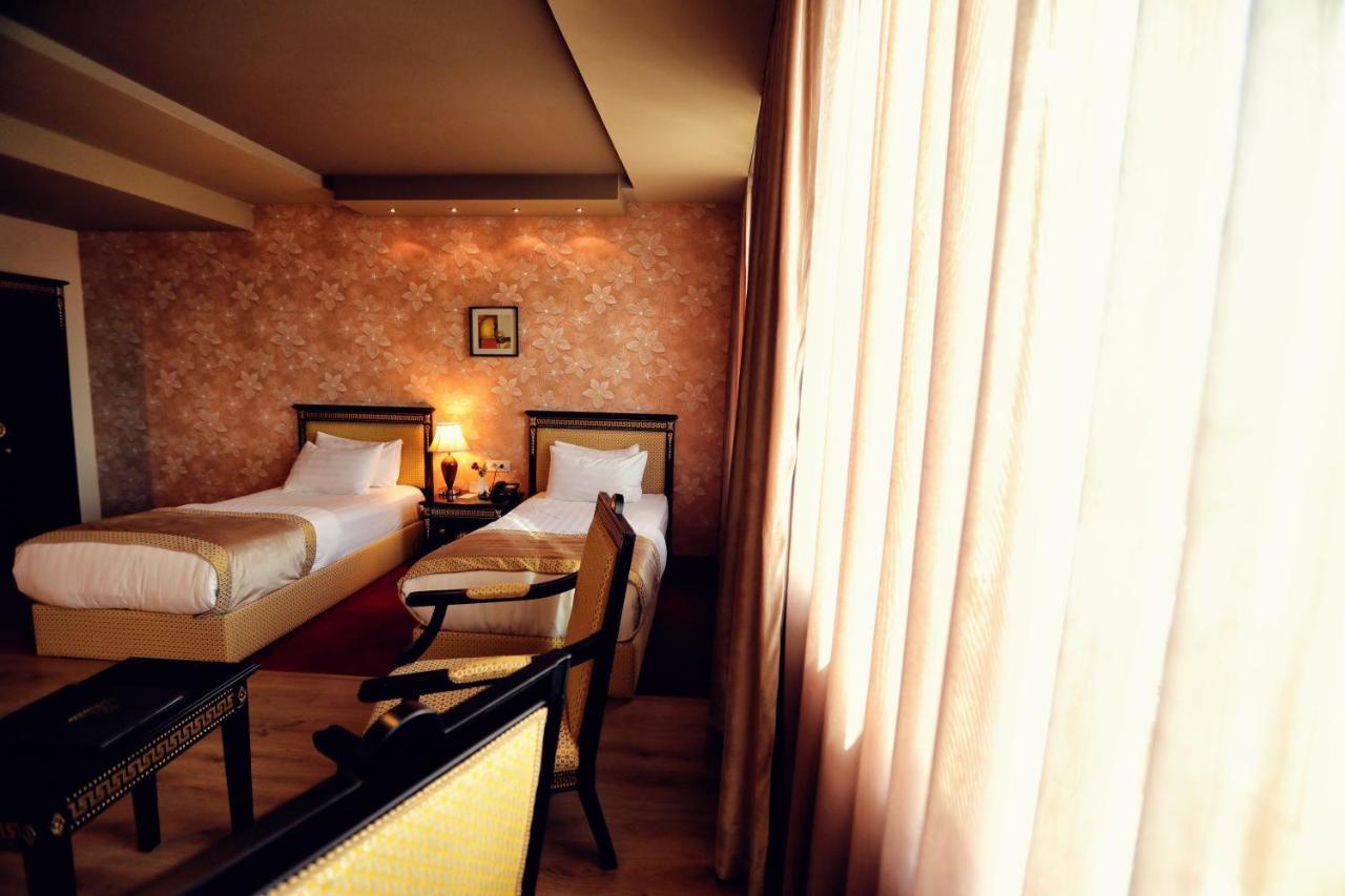 Grand Hotel Europa Shkodër Exteriör bild